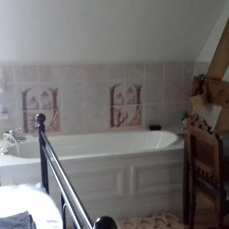 Maison De 2 Avec Piscine Partagee Terrasse Et Wifi A Bracquetuit