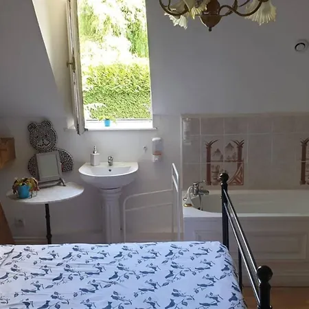 Maison De 2 Avec Piscine Partagee Terrasse Et Wifi A 別荘