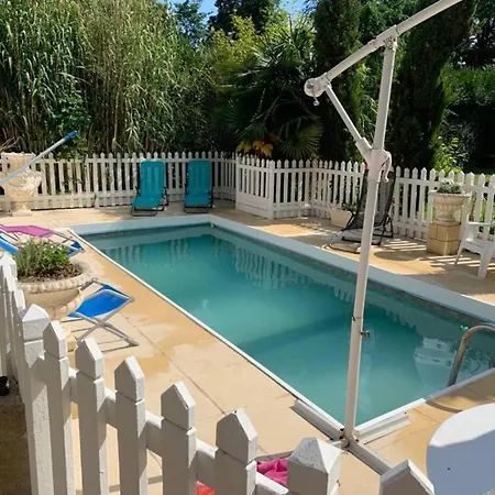 Maison De 2 Avec Piscine Partagee Terrasse Et Wifi A 別荘 *